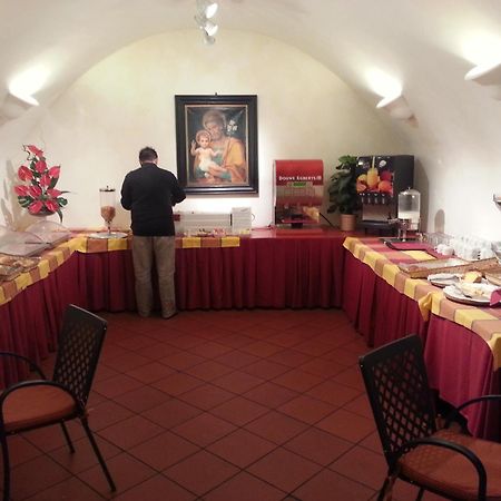 Domus Sessoriana Acomodação com café da manhã Roma Exterior foto